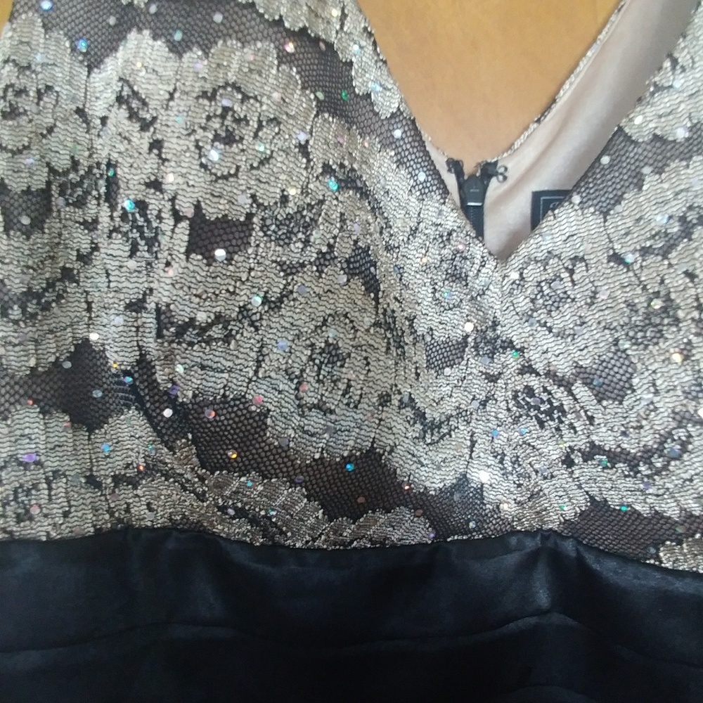Dress - Picture 2 of 4